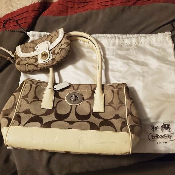 Coach bag , dust bag, and matching wristlet - Picture 1 of 8